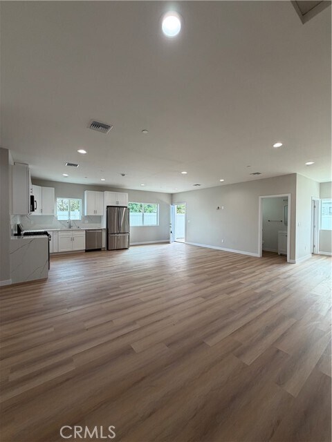 Foto del edificio - 7330 Riverton Ave