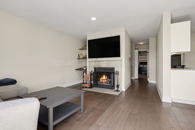 Building Photo - 152 Lakeshore Ct