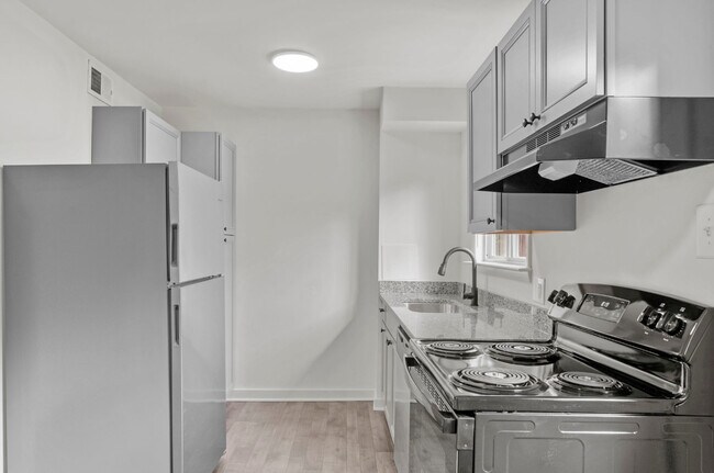 Foto del edificio - Creek Wood Townhomes