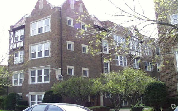 Building Photo - 2613-2619 W Berwyn Ave