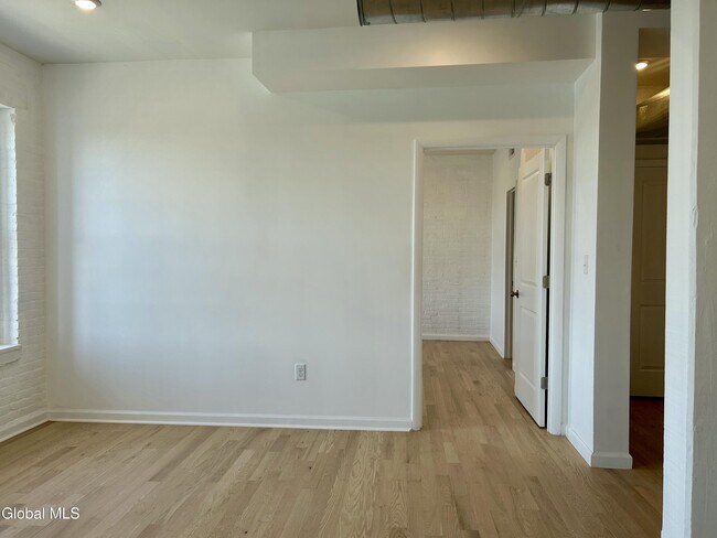 Building Photo - 155 River St