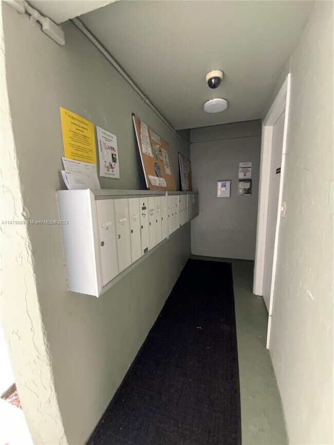 Foto del edificio - 11651 Royal Palm Blvd