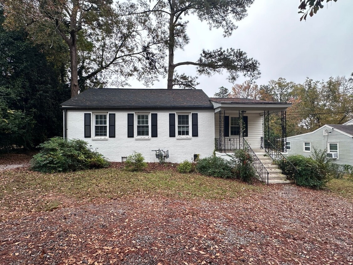 Primary Photo - Charming Studio Apartment Close to the Mas...