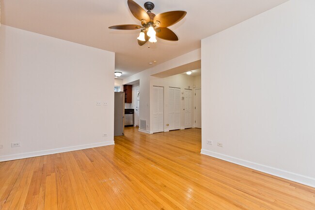 Foto del edificio - 4120 N Albany Ave