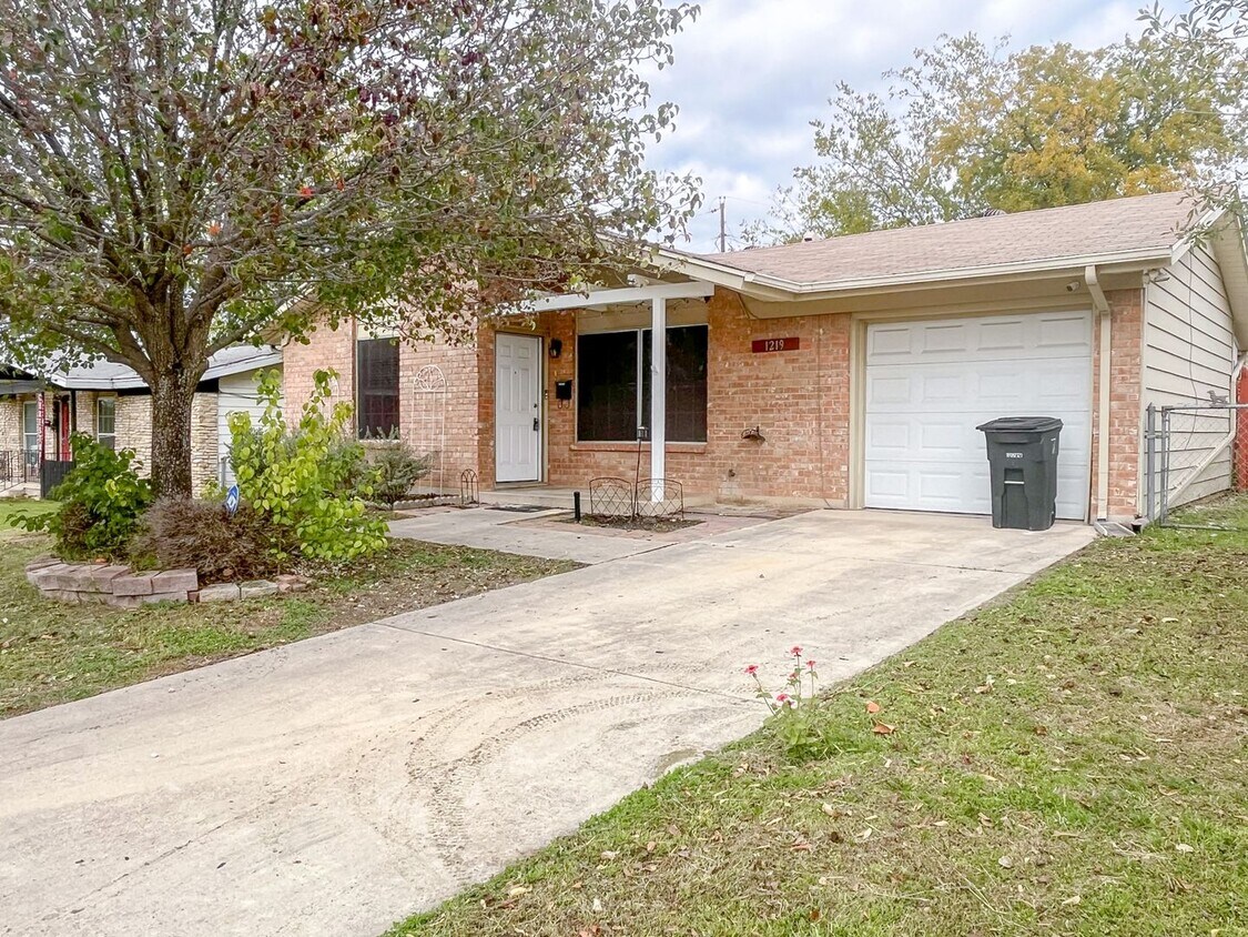 Available NOW!!!! This charming 1 story, 4... House Rental in Killeen