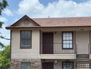 Building Photo - 604 Kings Way Dr