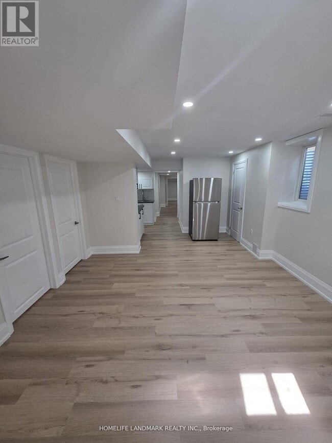 Building Photo - 1414 Wellwood Terrace