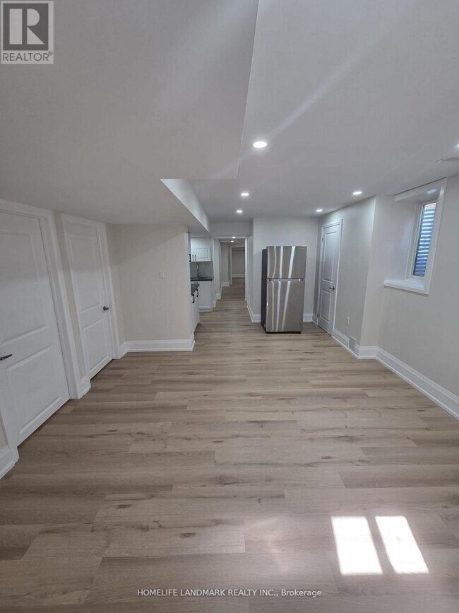 Photo du bâtiment - 1414 Wellwood Terrace
