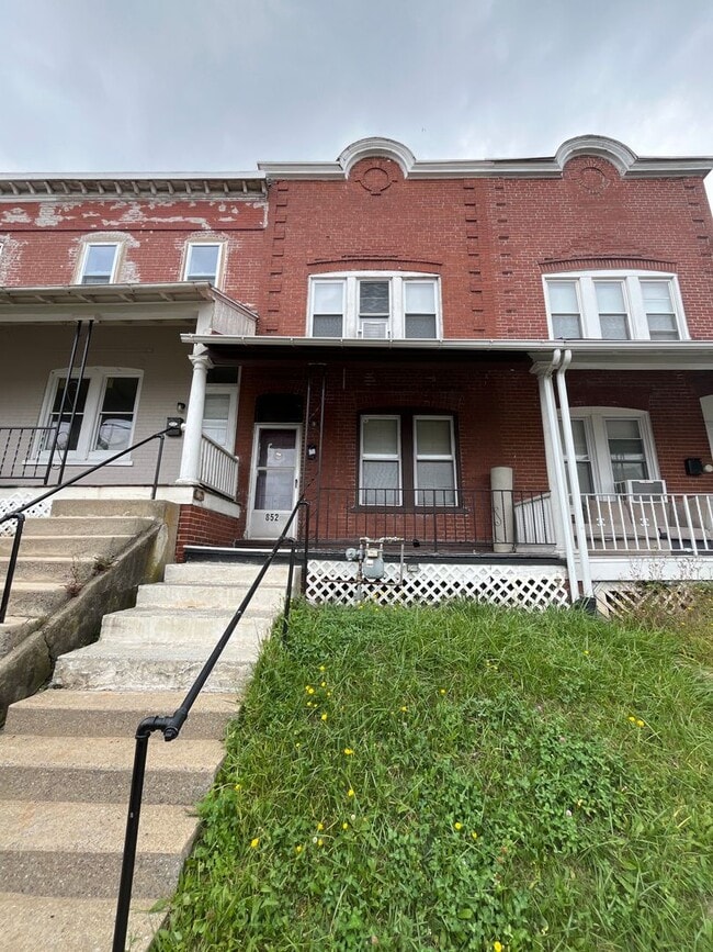 Building Photo - 852 N Penn St