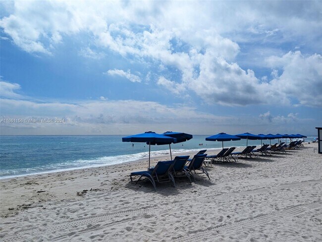 Foto del edificio - 6365 Collins Ave