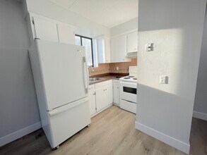 Building Photo - 360 Tecumseh Rd W
