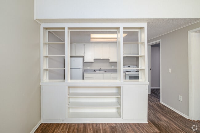 1BR, 1BA - 576SF - Living Room - 3237 Yancey