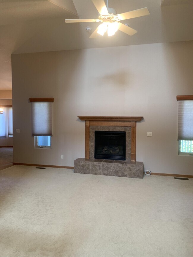 Foto del edificio - 227 Enchantment Rd