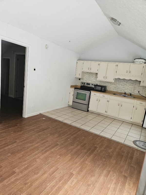 Building Photo - 237 Main St