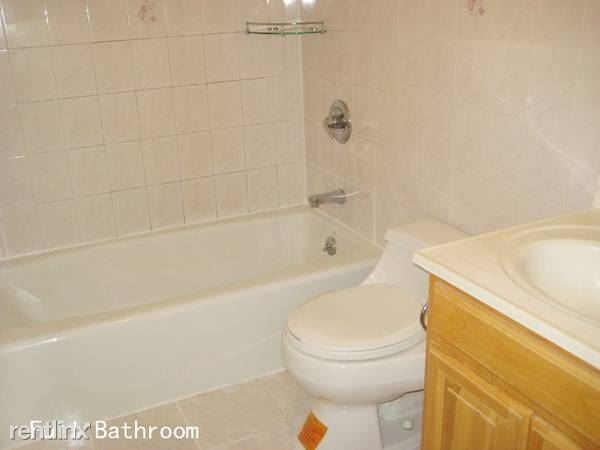 Foto del edificio - 11865 Metropolitan Ave