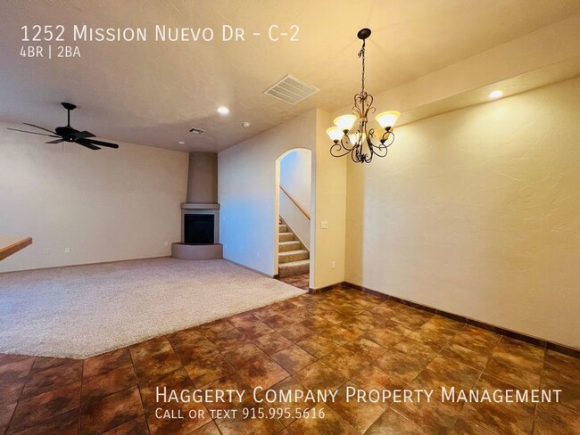 Building Photo - Beautiful & unique 4 bed 2 bath 2 story home!