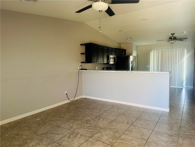 Foto del edificio - 9927 S Phoenix Dr