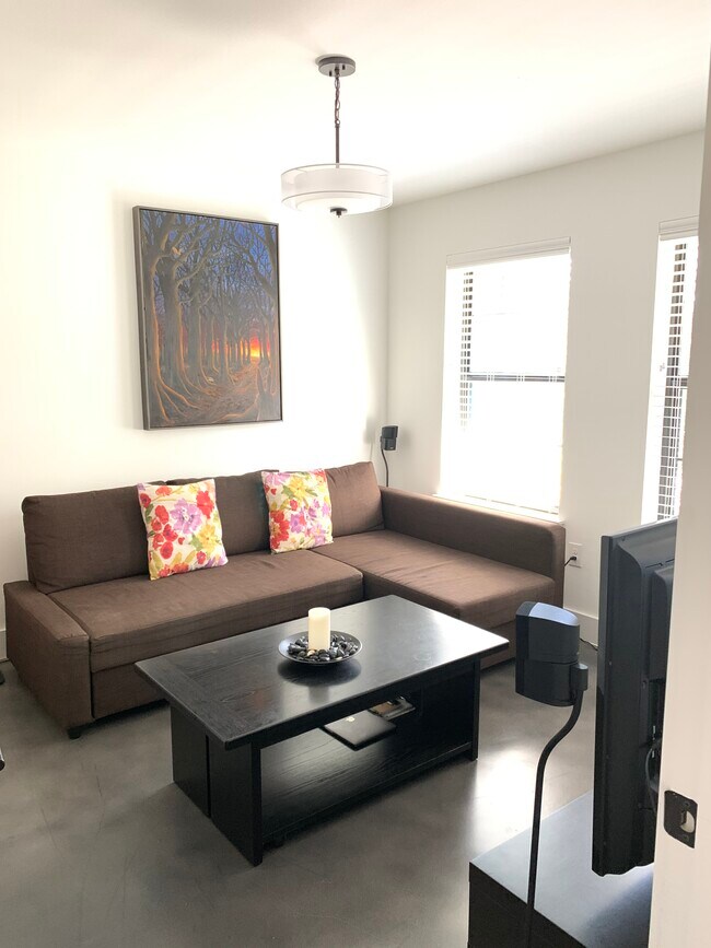 1st floor bedroom - 3700 Clawson Rd