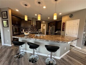 Building Photo - 745 Shiva St