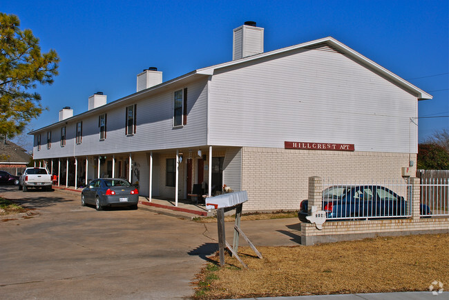 Building Photo - Hillcrest Apartments