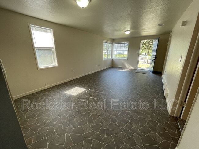 Foto del edificio - 9714 E 6th Ave