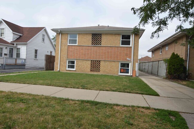 Building Photo - 2064 N 18th Ave