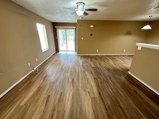Building Photo - 2 bed 2 bath 1074 sq ft home in Sandstone ...