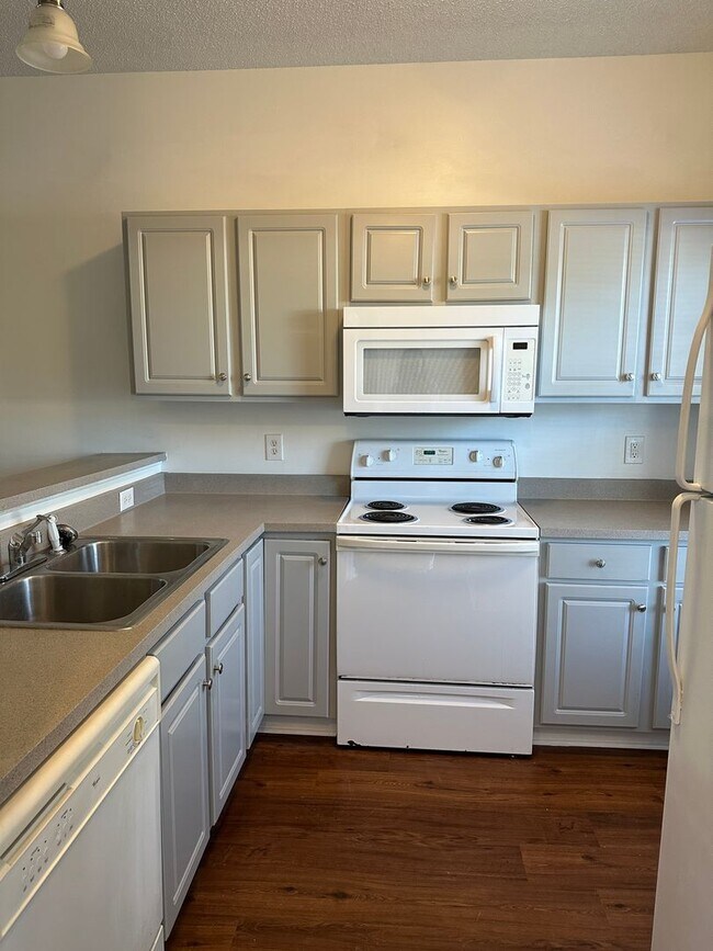 Building Photo - 4612 McClelland Dr