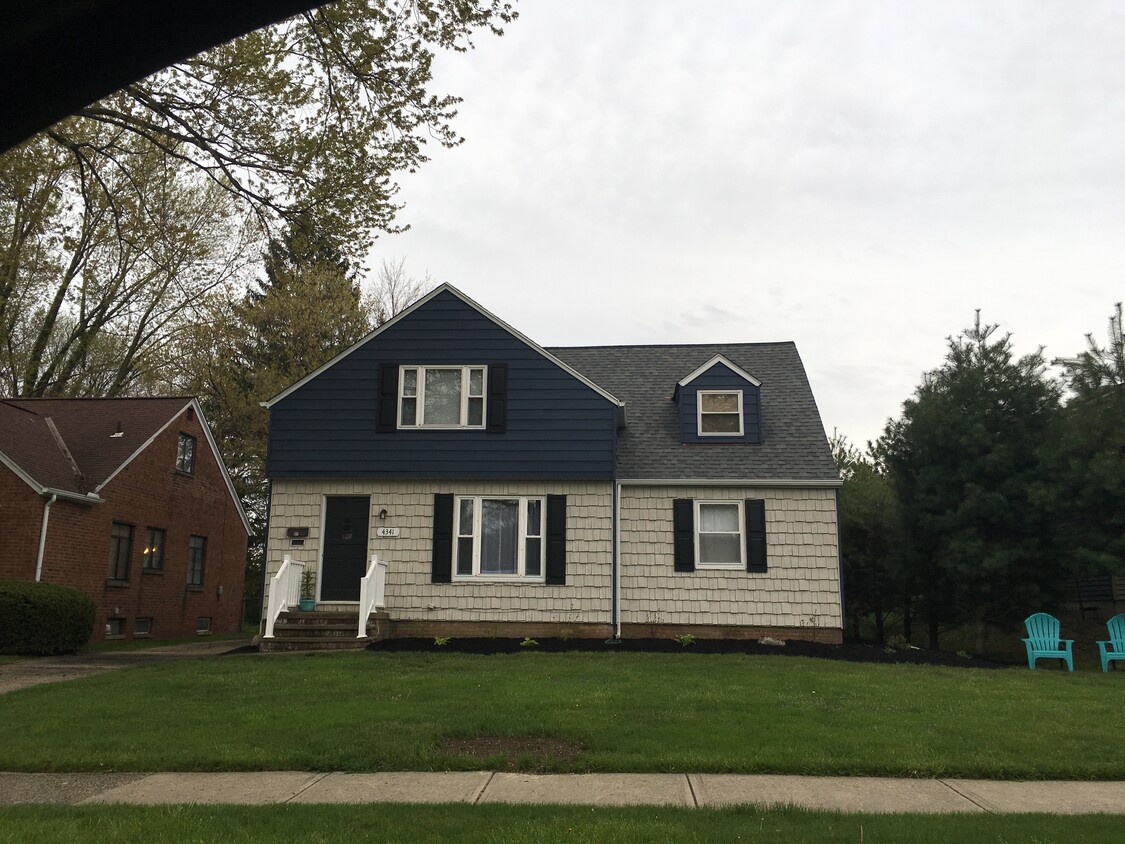 Photo - 4341 W 215th St (Fairview Park, OH)