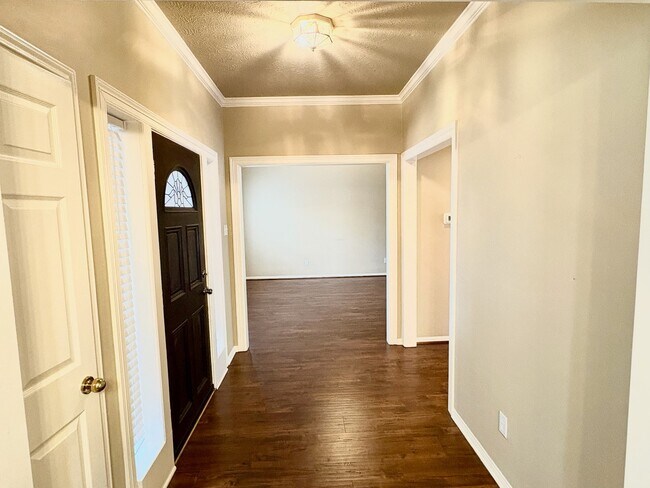 Foto del edificio - 4623 Meadow Green Dr