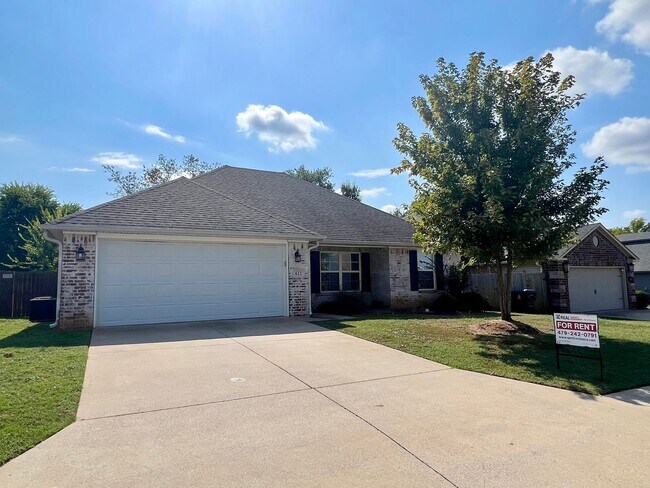 Foto del edificio - Beautiful 3 Bedroom Home in Southfield Heights Addition  **First Full Month's Rent FREE**