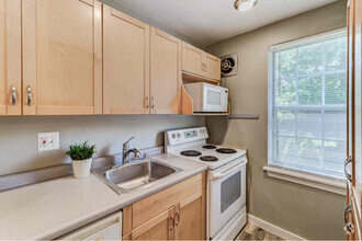 Building Photo - 109 E Glebe Rd