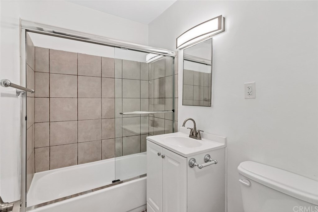 Primary Photo - 19th St Apartments