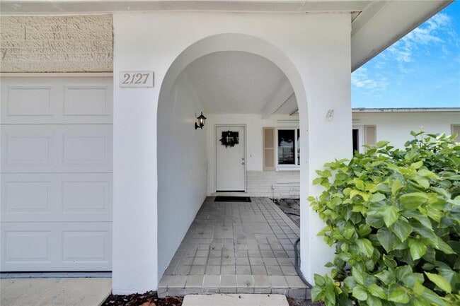 Building Photo - 2127 Scotland Dr