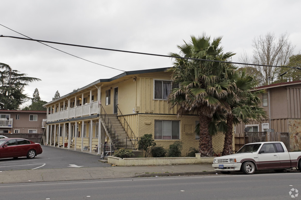 Primary Photo - 1711-1729 Lincoln Ave