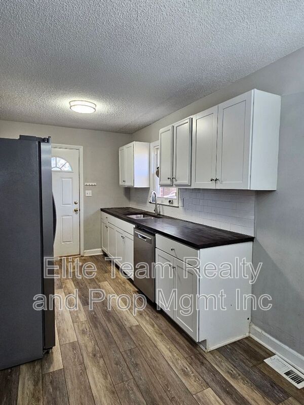 Building Photo - 123 Duckett Ct