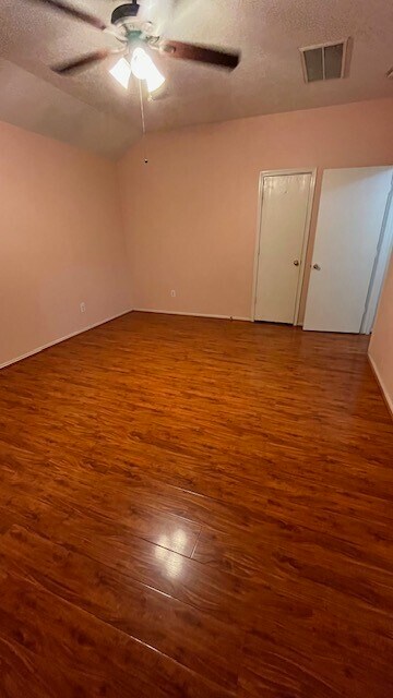 Foto del edificio - 5434 Cinnamon Lake Dr