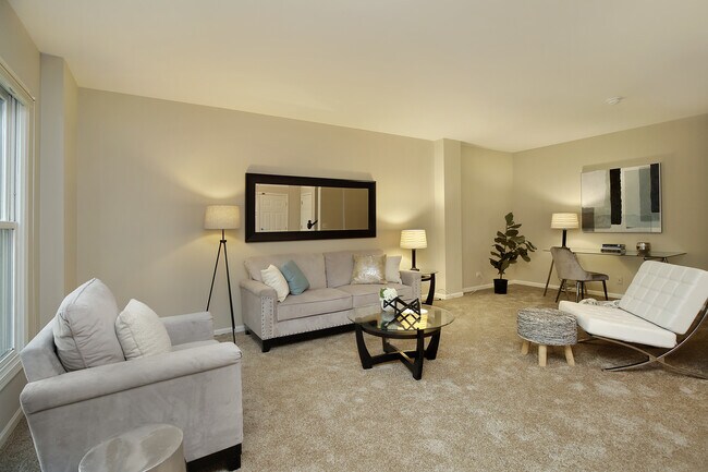 Building Photo - 1859 Admiral Ct