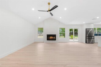 Building Photo - 1403 Creekview Dr