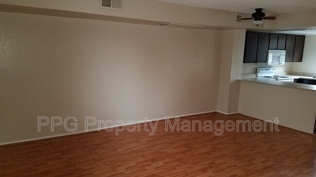 Photo - 6104 W Townley Ave Townhome