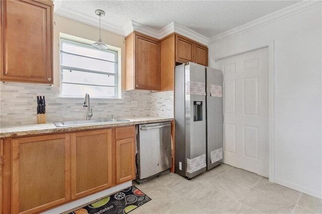 Building Photo - 2600 Cambridge Dr