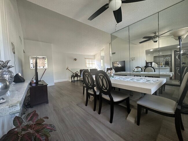 Foto del edificio - 10282 NW 9th Street Cir