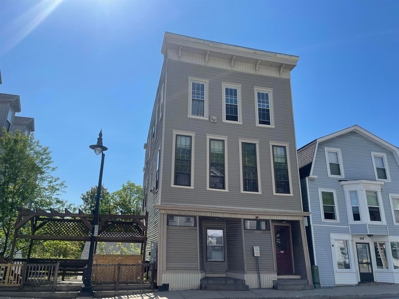 Primary Photo - 145 Main St