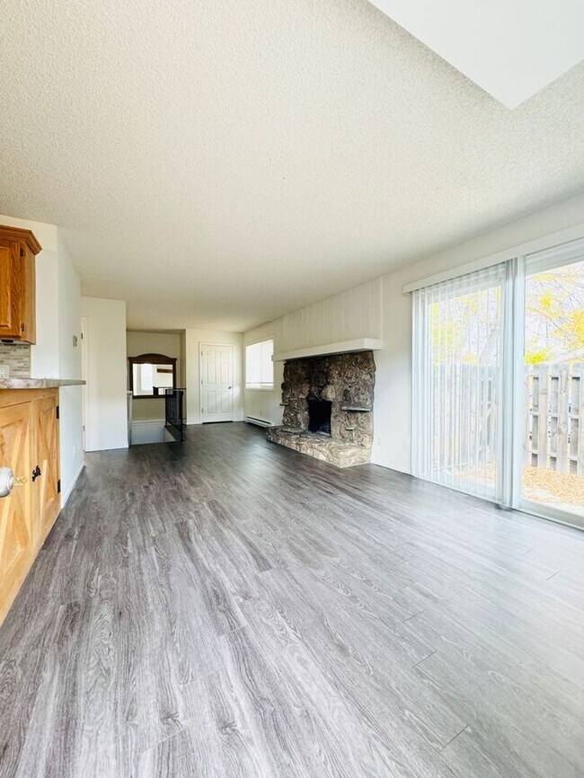 Building Photo - 3 Bedroom Condo In West Fort Collins