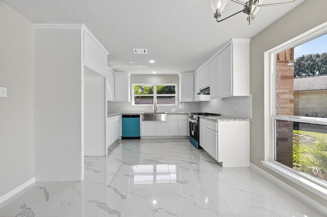 Foto del edificio - 10603 Highland Woods Dr