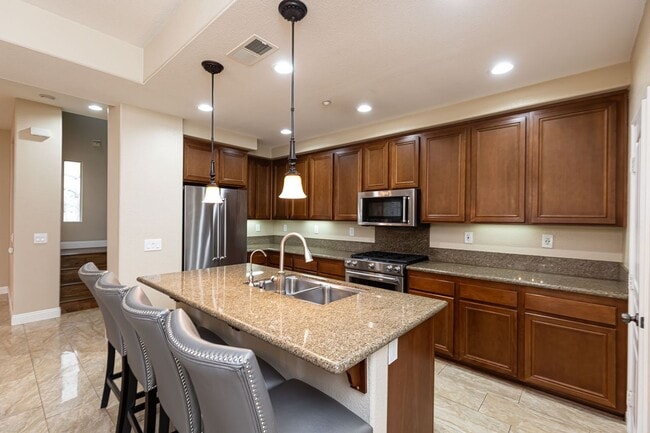 Building Photo - ***STUNNING SAN MARCOS TOWN HOME***DUAL EN...