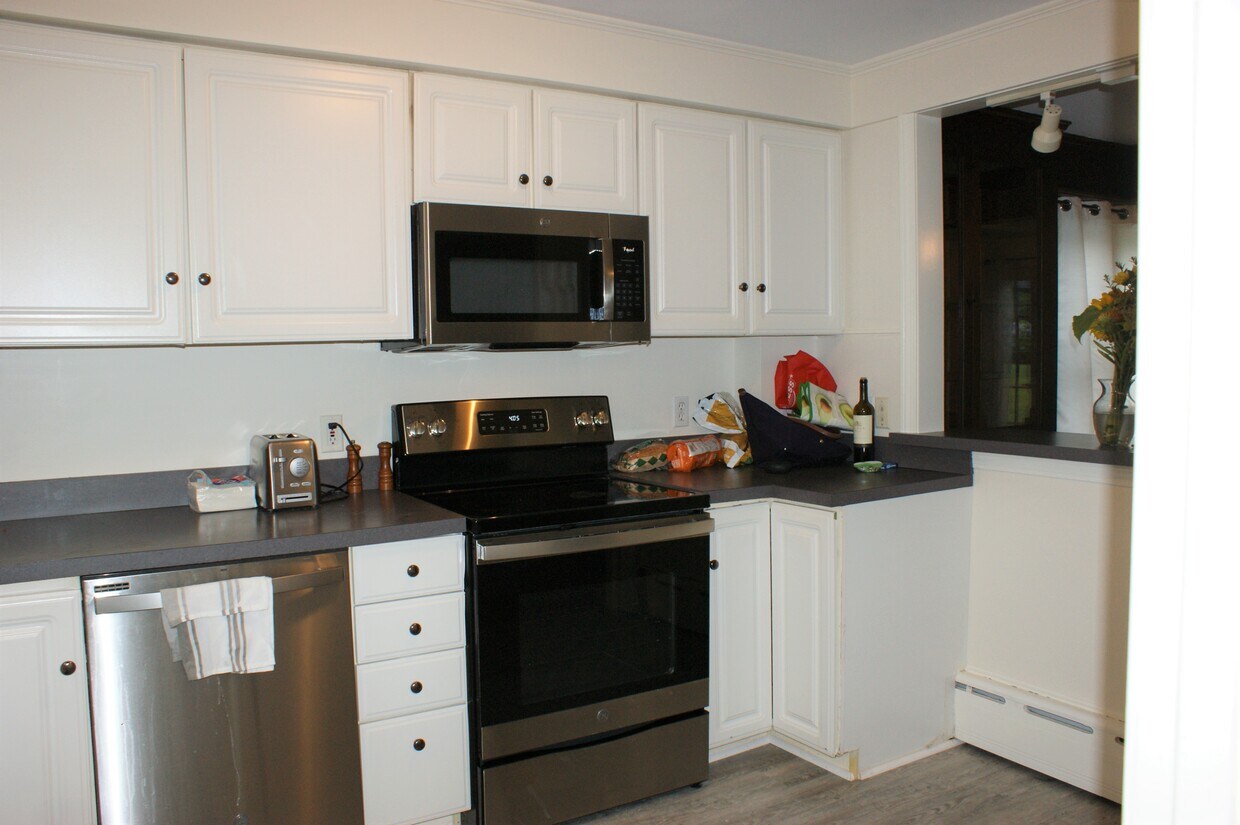 29 Acacia Dr S Unit 2, Middletown, RI 02842 Apartments in Middletown