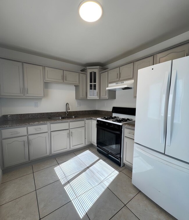 Photo - 159 E 83rd St Apartment