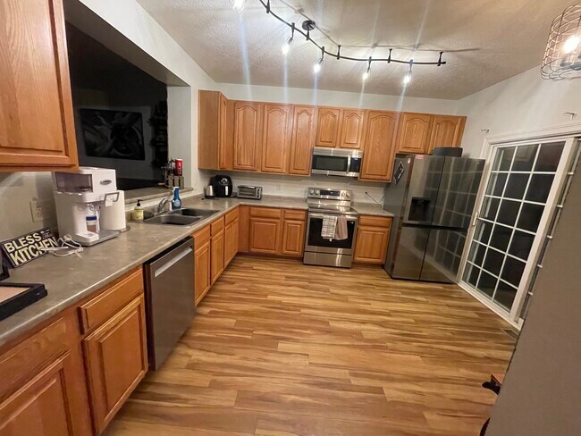 Building Photo - 2690 Gardenia Ave