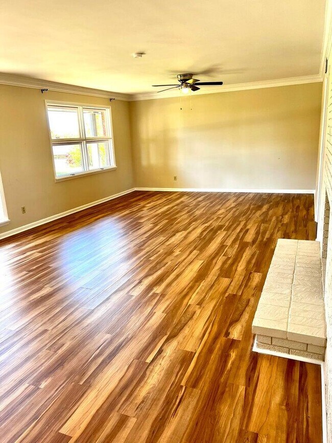 Foto del edificio - 501 Meadowlark Dr